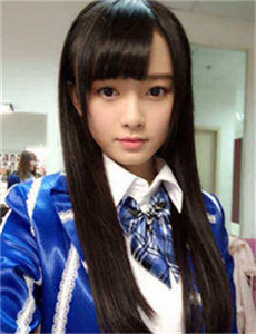 玩多个小女孩